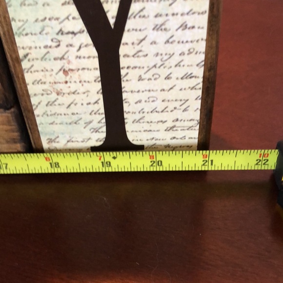 Wooden Block Decor “Family is everything” - Picture 10 of 11